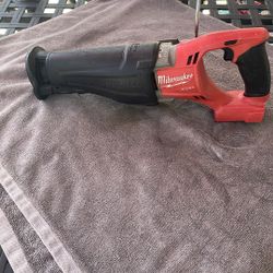 Milwaukee Fuel Saw 