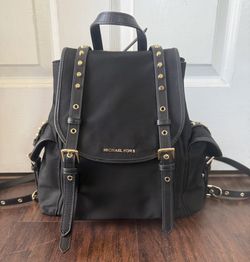 Backpack 🎒 -MICHAEL Michael Kors Leila Small Flap Backpack