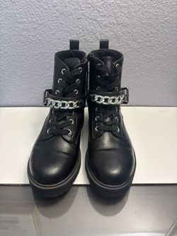 ($10) 7.5 W Black Boots With Belt Buckle