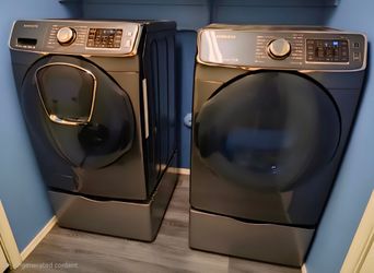 Samsung Electric Washer / Dryer with stands
