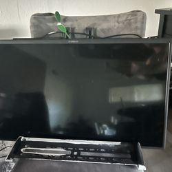 30 Inch Sumec TV With Wall Mount