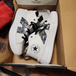 New CONVERSE KIDS