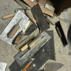 Trowels Over 20 Pieces