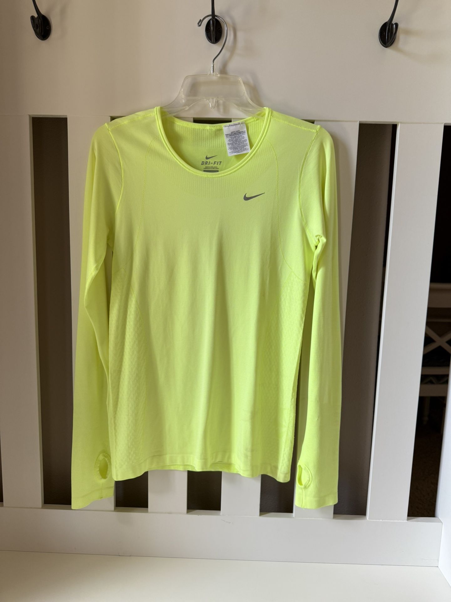 Nike women's dri-fit long sleeve M size