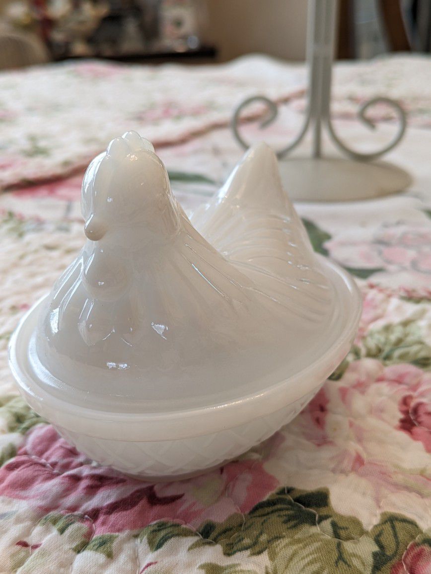 Vintage Pure White Pressed Glass Hen On Nest~4" Tall