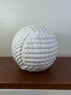 The Ceramic Rope Ball is a stylish and simple decorative piece