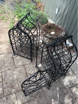Iron wine racks with a flower pattern