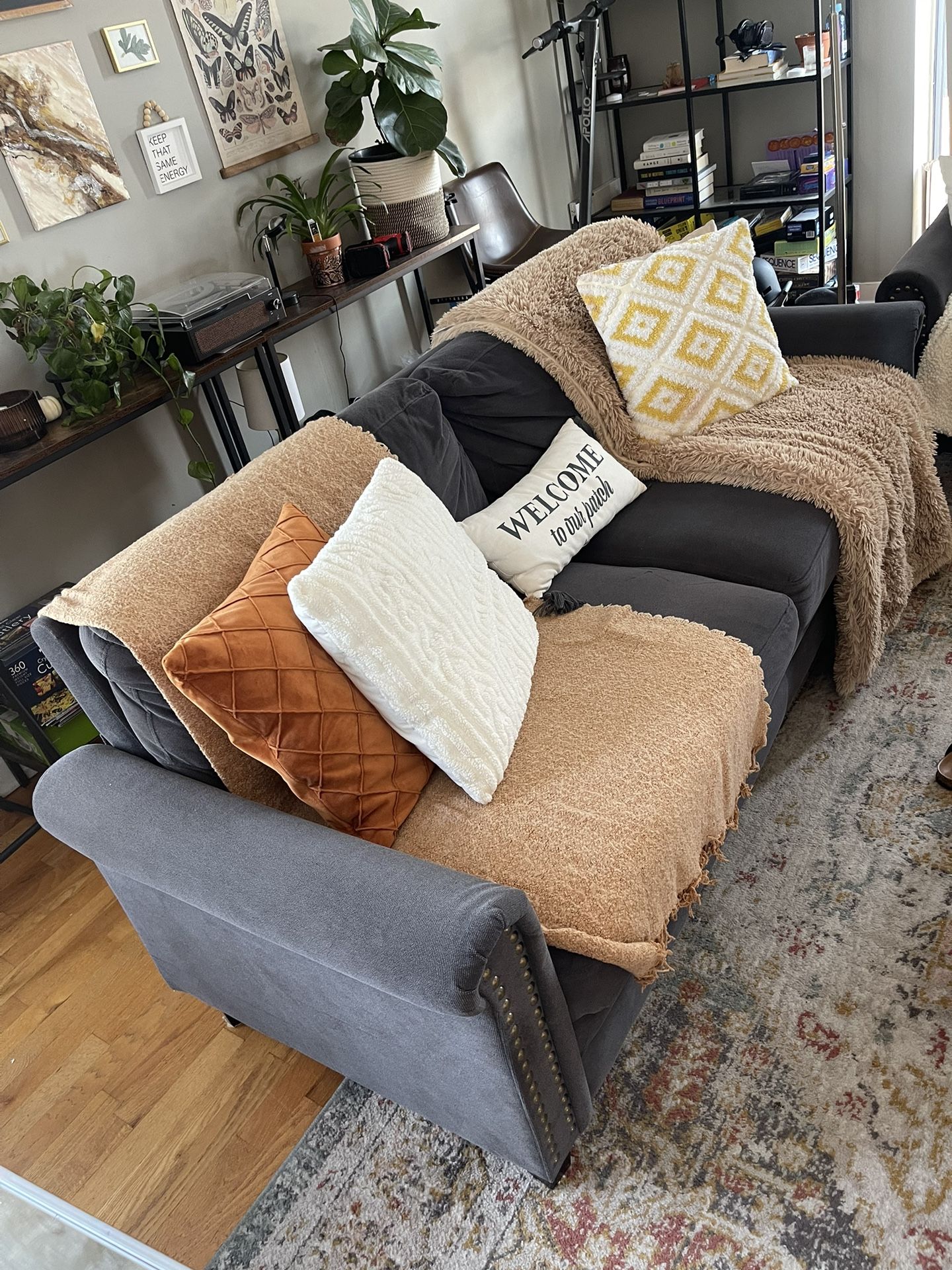 PENDING - 2 COUCHES IN GREAT CONDITION FOR SALE