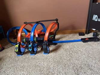 Hot Wheels Corkscrew Crash Track Set