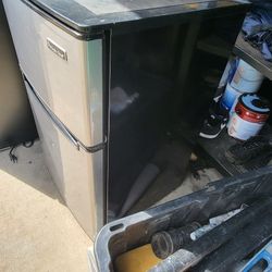 Mini Fridge 