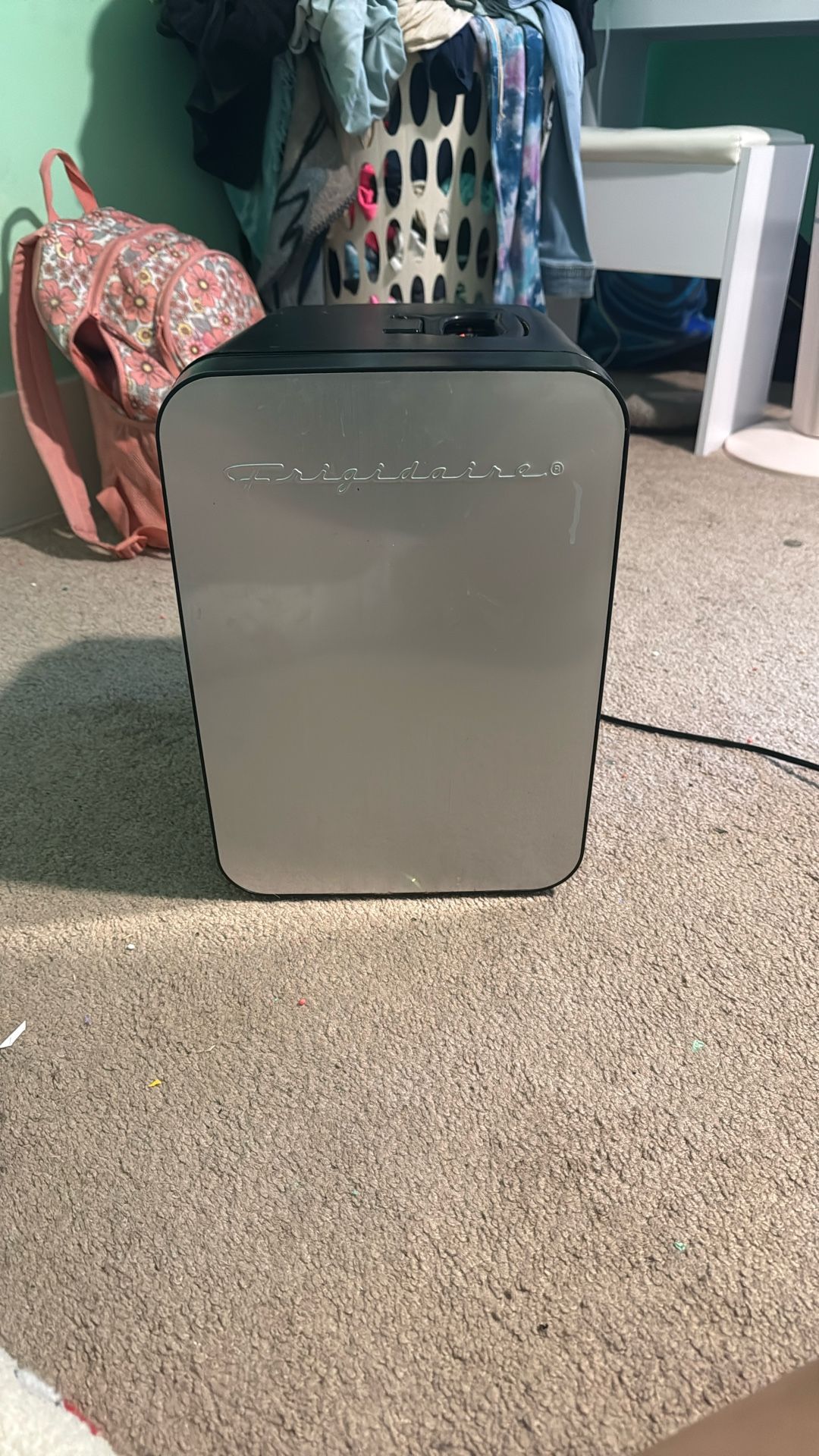 Mini fridge works 100%