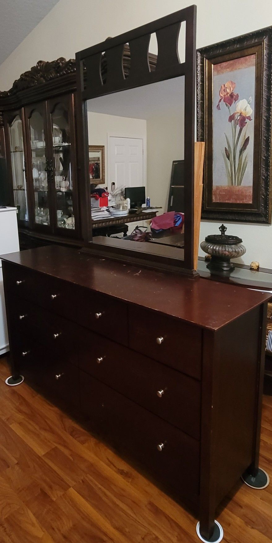 Dresser And Night Tables 