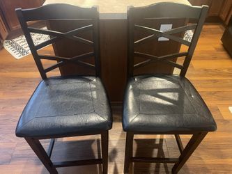 Bar Stool/Chair (2)