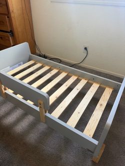 Toddler bed