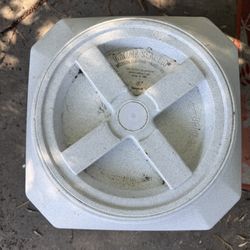 Let food vault air / water tight