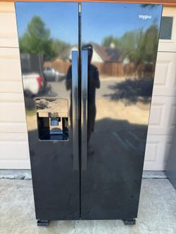 Whirlpool Refrigerator In Good Condition. Free delivery and installation