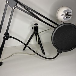 Blue Snowball Ice White Condenser Mic w/Boom Arm & Pop Filter