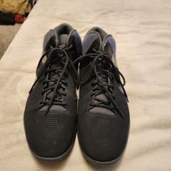 New Triple Black Size 12 Nike Basketball Shoes