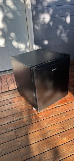 Galanz mini fridge