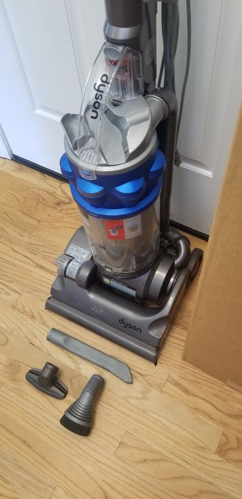 NEW cond DYSON ANIMAL VACUUM WITH COMPLETE ATTACHMENTS , AMAZING POWER SUCTION , WORKS EXCELLENT , IN THE BOX Appliances