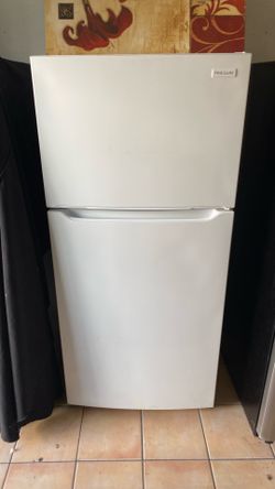 FRIGIDAIRE ALMOST NEW  30” W