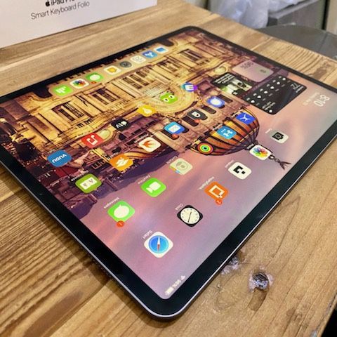 Apple iPad 3 12” Display (Apple Certified Refurbished ) Cash And Pick Up Only Low Offers Will Be Ignore