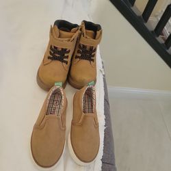 Boys Shoes  Size 7.ninos