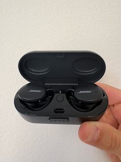 BOSE - Soundsport True Wireless Earbuds - Lightly Used
