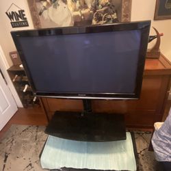 42 Inch TV With Stand