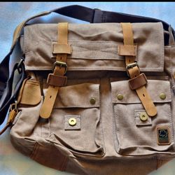 Vintage Military Leather/Fabric Canvas Laptop Bag Messenger Bag 
Size 15" Medium Travel 
Very durable everyday shoulder bag 
