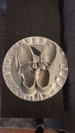 Hey Dudes -size 6 women’s