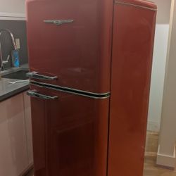 Retro Style Fridge 