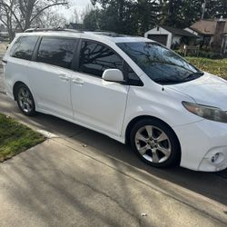 2011 Toyota Sienna