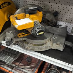 DEWALT MITER SAW 