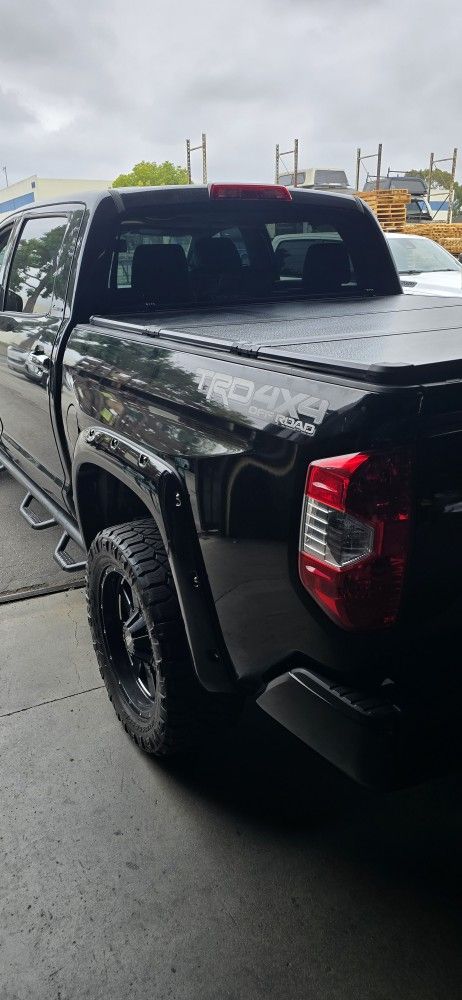 TONNEAU COVER IN STOCK FOR ALL TRUCKS, TAPADERA EN INVENTARIO PARA TODAS LAS TROCAS, BEDLINERS, SIDE STEPS, BED LINERS, TRUCK RACKS, TOOLBOXES, TAPAS 