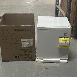 Selling 15 Daewoo mini refrigerators (1.7 cu ft) in excellent condition.
