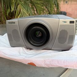 Sanyo ProXtra Multimedia projector