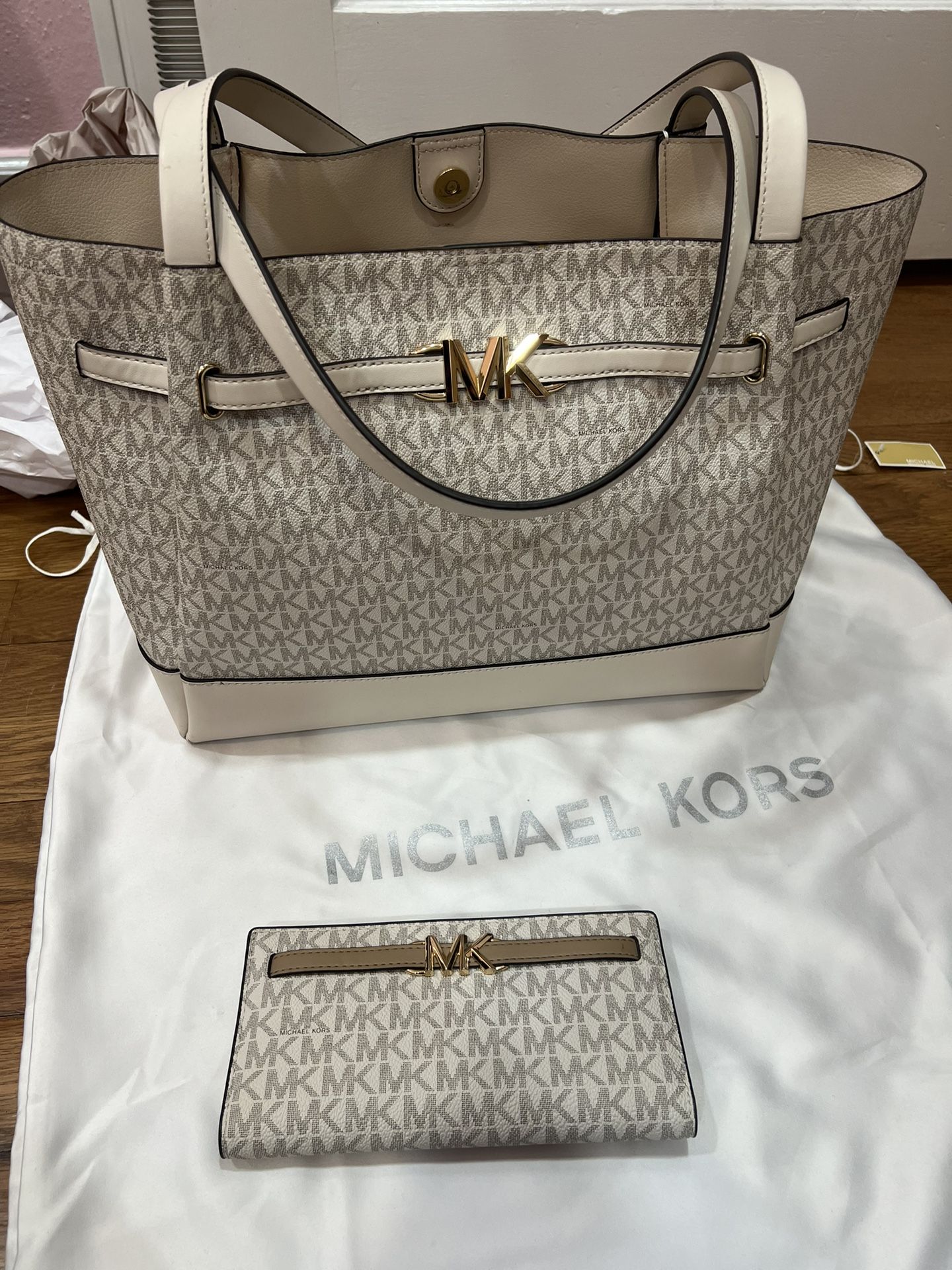 Michael kors Purse With Wallet