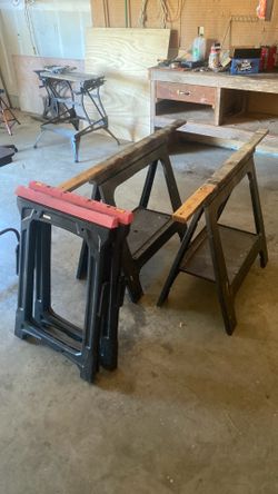 Foldable sawhorses
