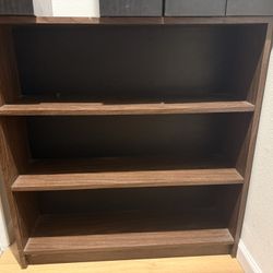 Brown Bookshelf In Good Condition 