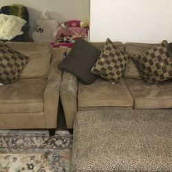 Living Room Set Good Condition 