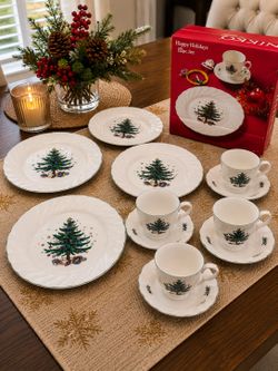 Nikko Happy Holidays 12-Piece Christmas Dinnerware Set – Excellent Condition