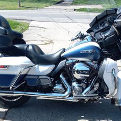 2015 HARLEY DAVIDSON LOW MILES