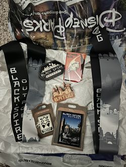 Disney Star Wars Galaxy’s Edge bundle set all NWT. 2 lanyards, one LE pin, 3 magnets and one patch