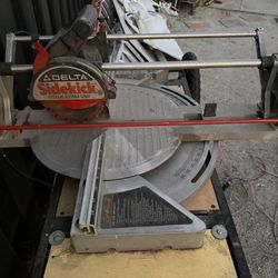 TABLE SAW WITH STAND
