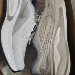 Nike Journey Run Size 11