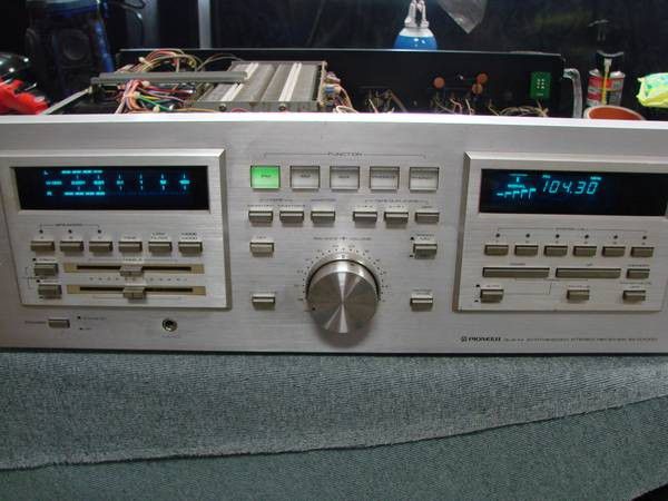 Pioneer SX-D7000 Quartz Synthesized 120 Watts Stereo Receiver

