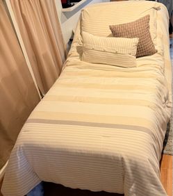 ADJUSTABLE SPLIT KING BED w/Sheets