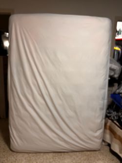 Full bed / full mattress / bed frame