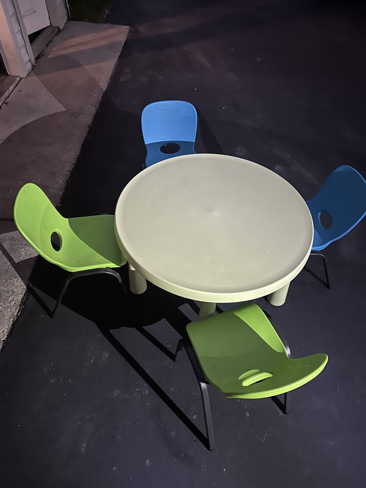 Kids Table With Chairs